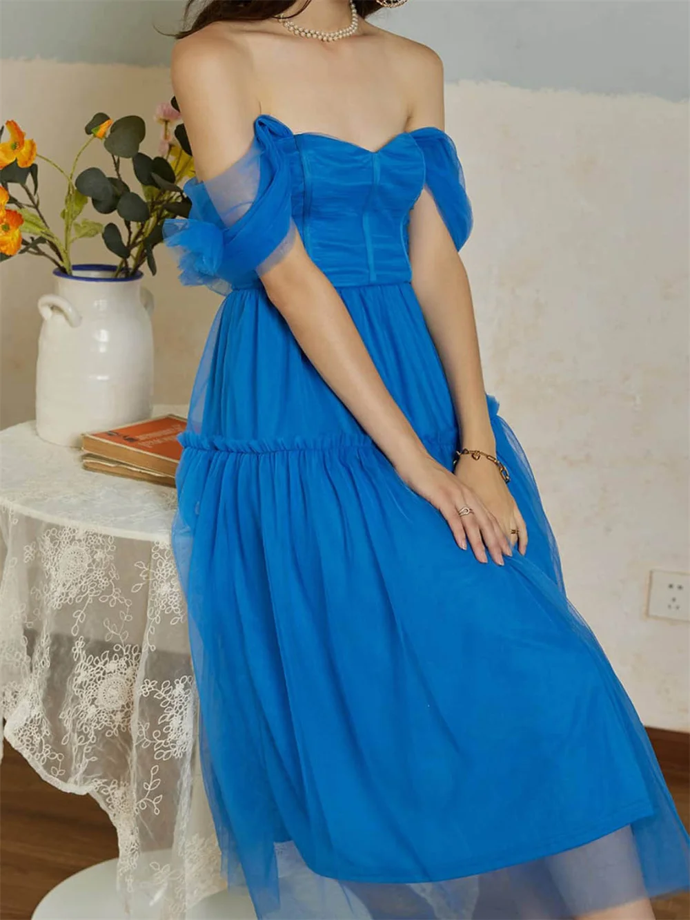 Рисунок 2 - Синее Тюлевое платье с открытыми плечами