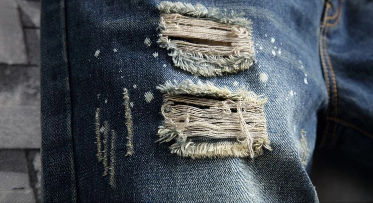 Men's Ripped Short Jeans - Label