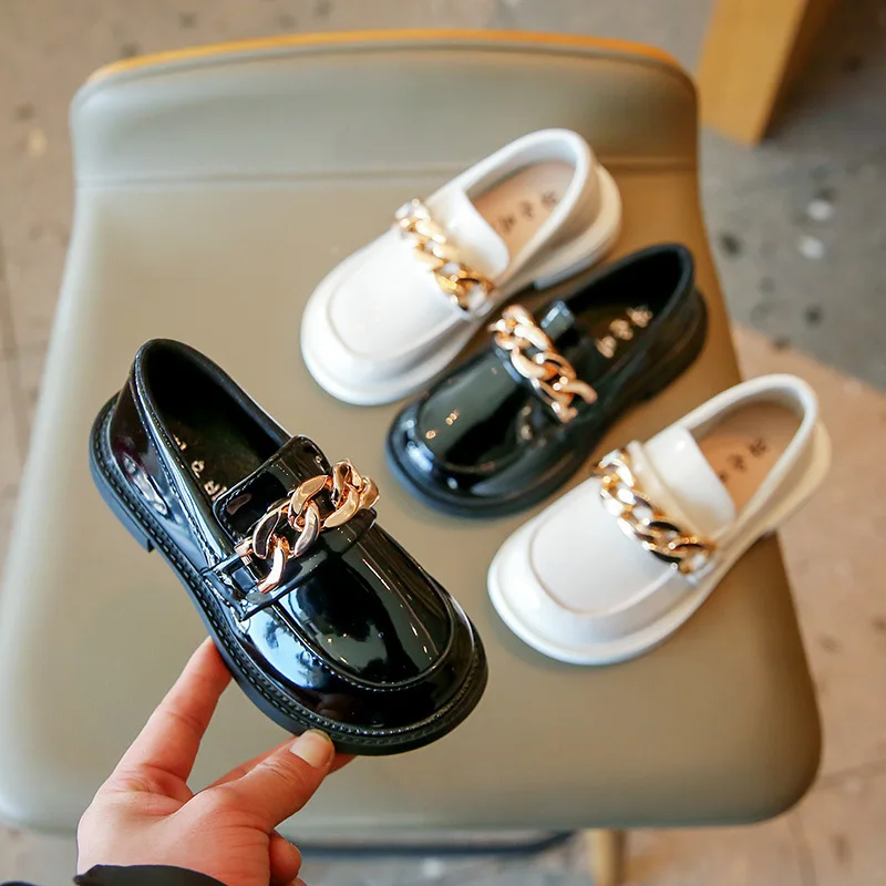 2022 Autumn New Britain Wind Kids Glossy Metal Chains White PU Loafers for Girls Children Fashion Casual School Shoe
