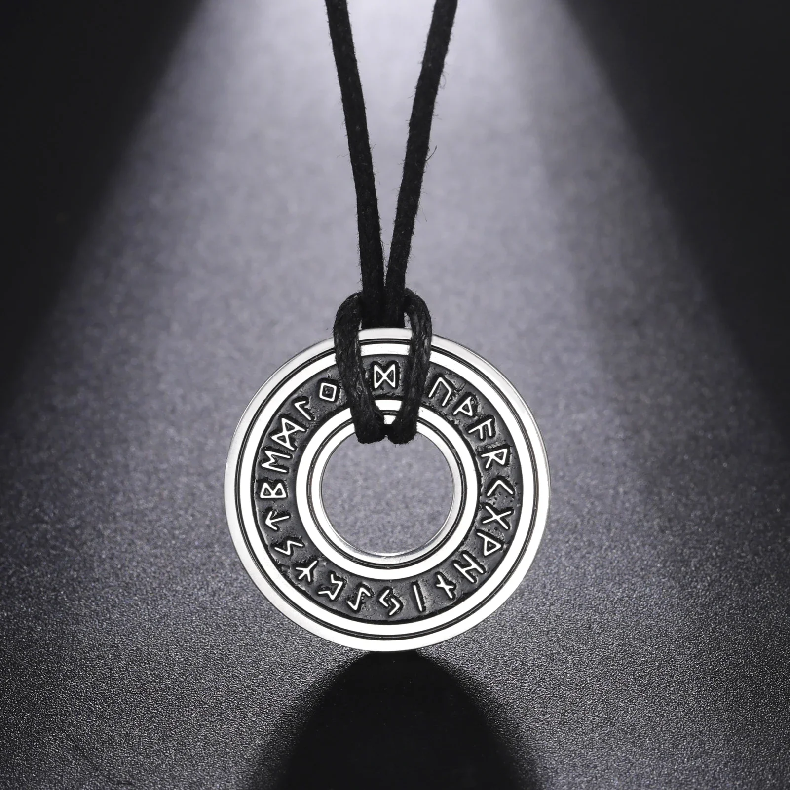 Skyrim Nordic runy okrągły wisiorek naszyjnik męski ze stalowe długie nierdzewnej Vintage Amulet ochronna starszy Futhark biżuteria prezent