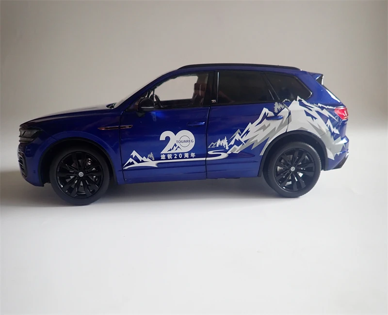1:18 Original German Volkswagen new Touareg SUV diecast