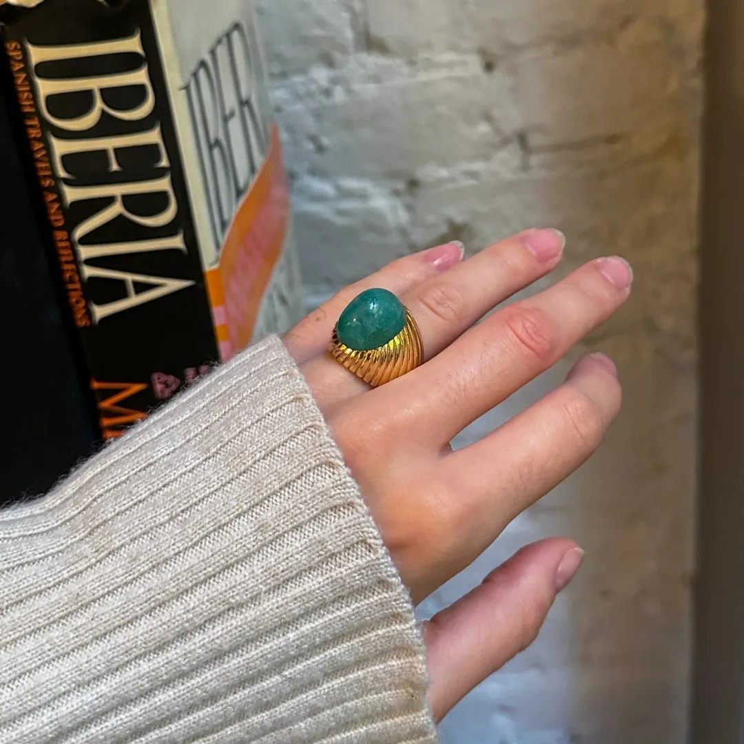 

Light luxury niche retro set emerald ring