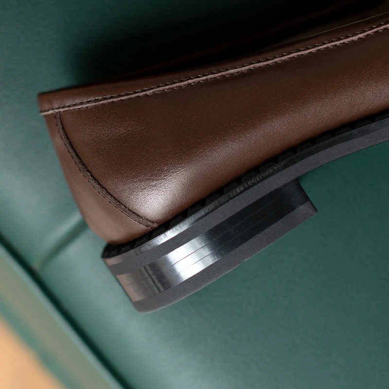 Women's new style spring and autumn square head leather leather metal accessories low heel large casual retro single shoes