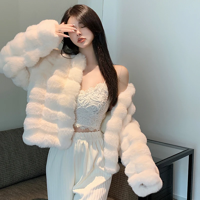 2023 New White Faux Fur Coats Women Korean Fashion Hotsweet Loose Warm Long Sleeve Cropped Winter Jacket Female