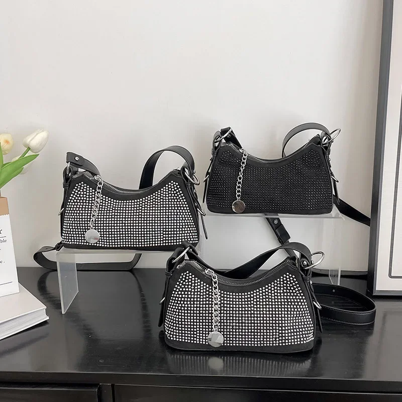 

2023 new female European and American style fashion trend lady single shoulder bag personality women diamond Tote bag