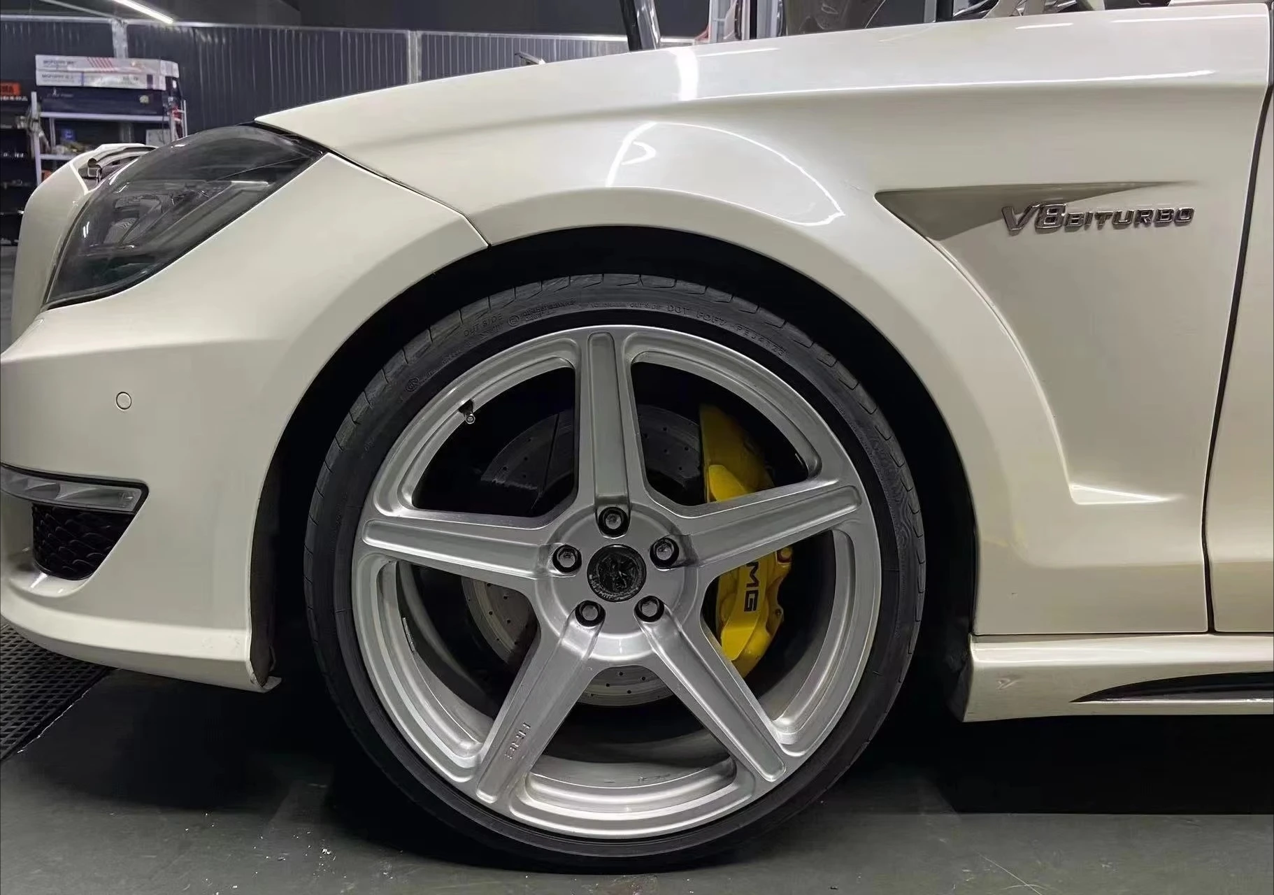 공장 직판 고품질 리얼 카본 파이버 펜더 W218 CLS63 2012 카본 파이버 펜더 업그레이드 맞춤 제작