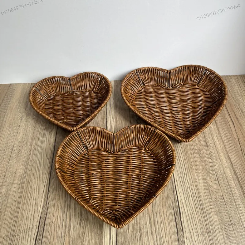 Heart Shape Bread Display Fruit Dish Baskets Leaf Rattan Weaving Basket Serving Storage Bowls for Family Friend Neighbor Gift 2