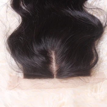 4x4 Base di seta Chiusura in pizzo Solo Remy 100% capelli umani Chiusura in seta diritta Onda del corpo Chiusura con base in seta Pre pizzicata Colore naturale