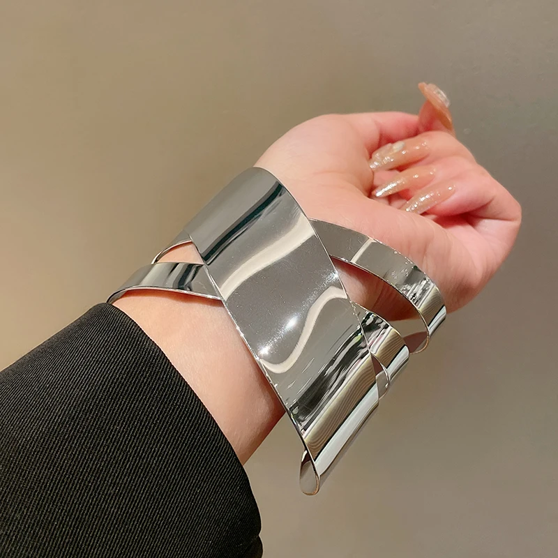 Geometric Alloy Bracelet for Women - Image 3