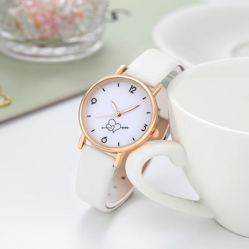 Рисунок 2 - Женские кварцевые часы со стрелкой через сердце