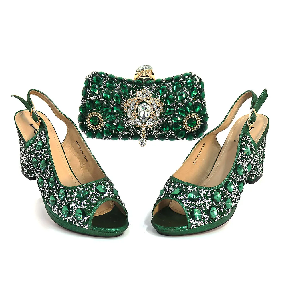 

Комплект из туфель и сумок, с острым носком, на высоком каблуке