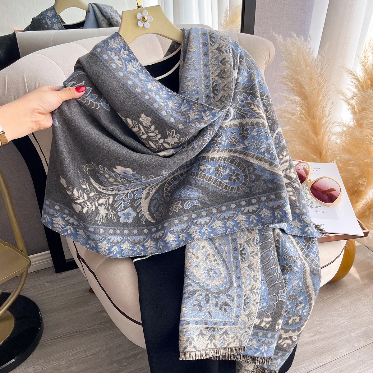 New 2025 Luxury Paisley Scarf for Women Warmer Winter National Style Pashmina Scarves Shawls Female Thick Blanket Wraps Foulard