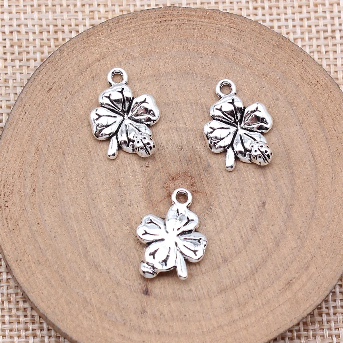 WYSIWYG 20pcs 17x12mm 골동품 실버 컬러 무당 벌레 클로버 매력 펜던트 DIY 쥬얼리 만들기 보석 공예 결과 만들기