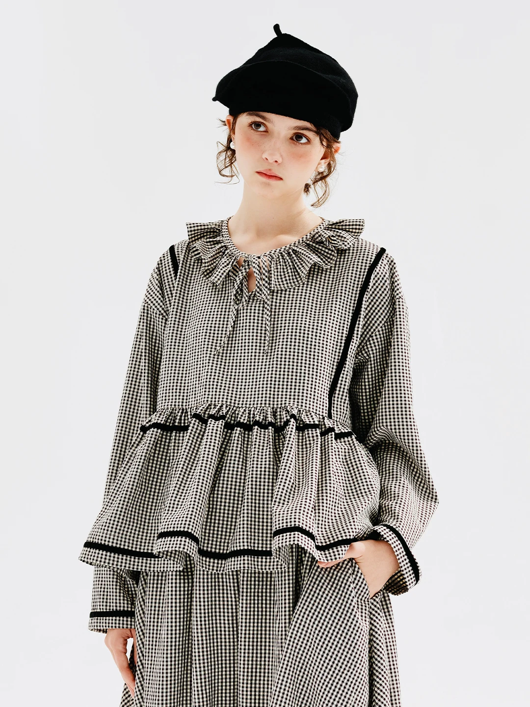 imakokoni 2023 Autumn black and white checkered long-sleeved striped shirt girl doll collar design niche 234241