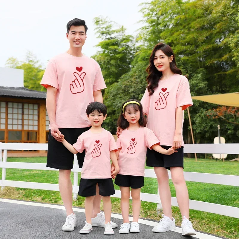 패밀리 룩 코튼 Tshirt 어머니 딸 탑 아버지 아들 셔츠 베이비 하트 프린트 점프 슈트 엄마 아빠 티셔츠 패밀리 매칭 티셔츠