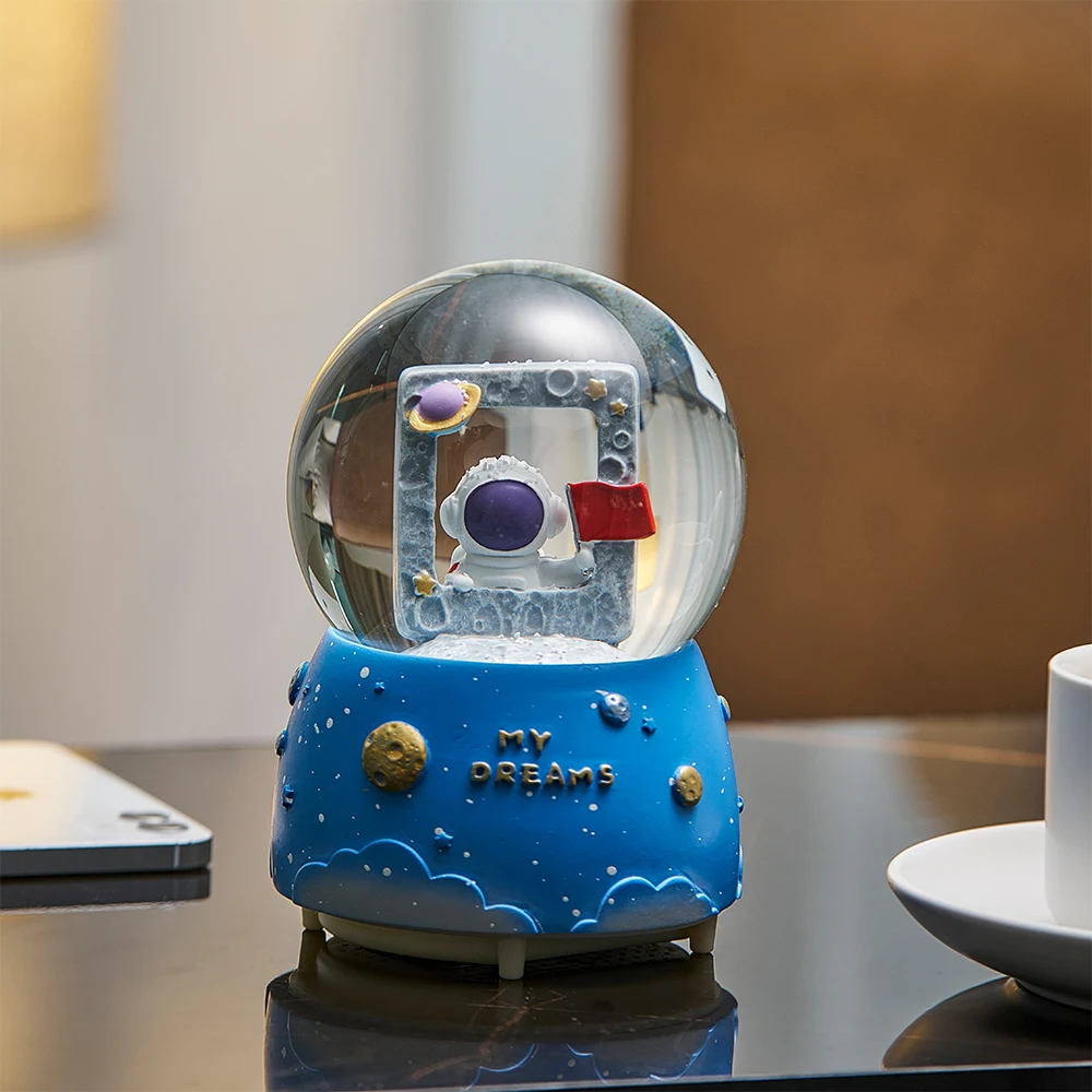 

Home Decoration Creative Resin Astronaut Glass Crystal Ball Figurine Modern Simple Living Room Cabinet Ornament Accessories Gift