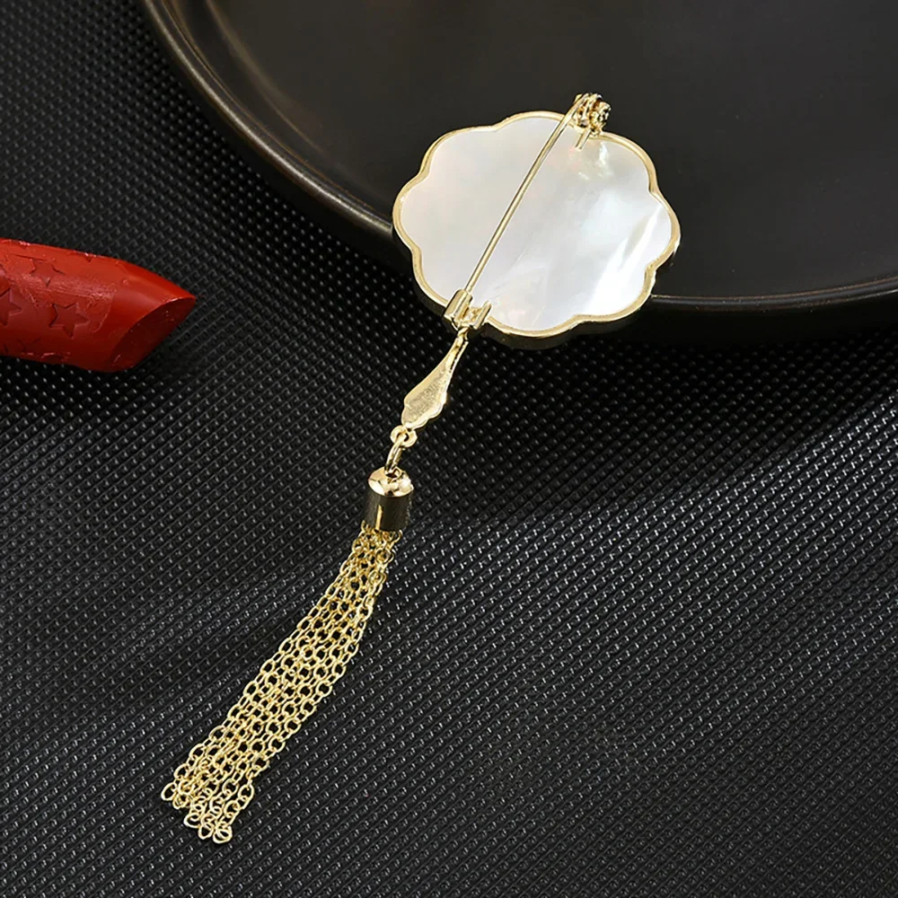 Elegant Brooch for Women Flower Fan Brooches with Tassel Pins High Quality Retro Jewelry Wedding Accessories Mother's Day Gifts