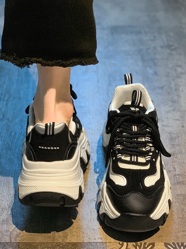 

Женские кроссовки на платформе, повседневные теннисные туфли на толстой подошве, модные кроссовки из искусственной кожи с розами, L, весна 2023