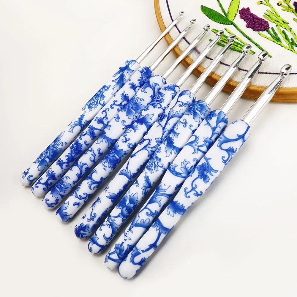 Enhanced Crochet Hook Set with Ergonomic Blue and White Porcelain Design