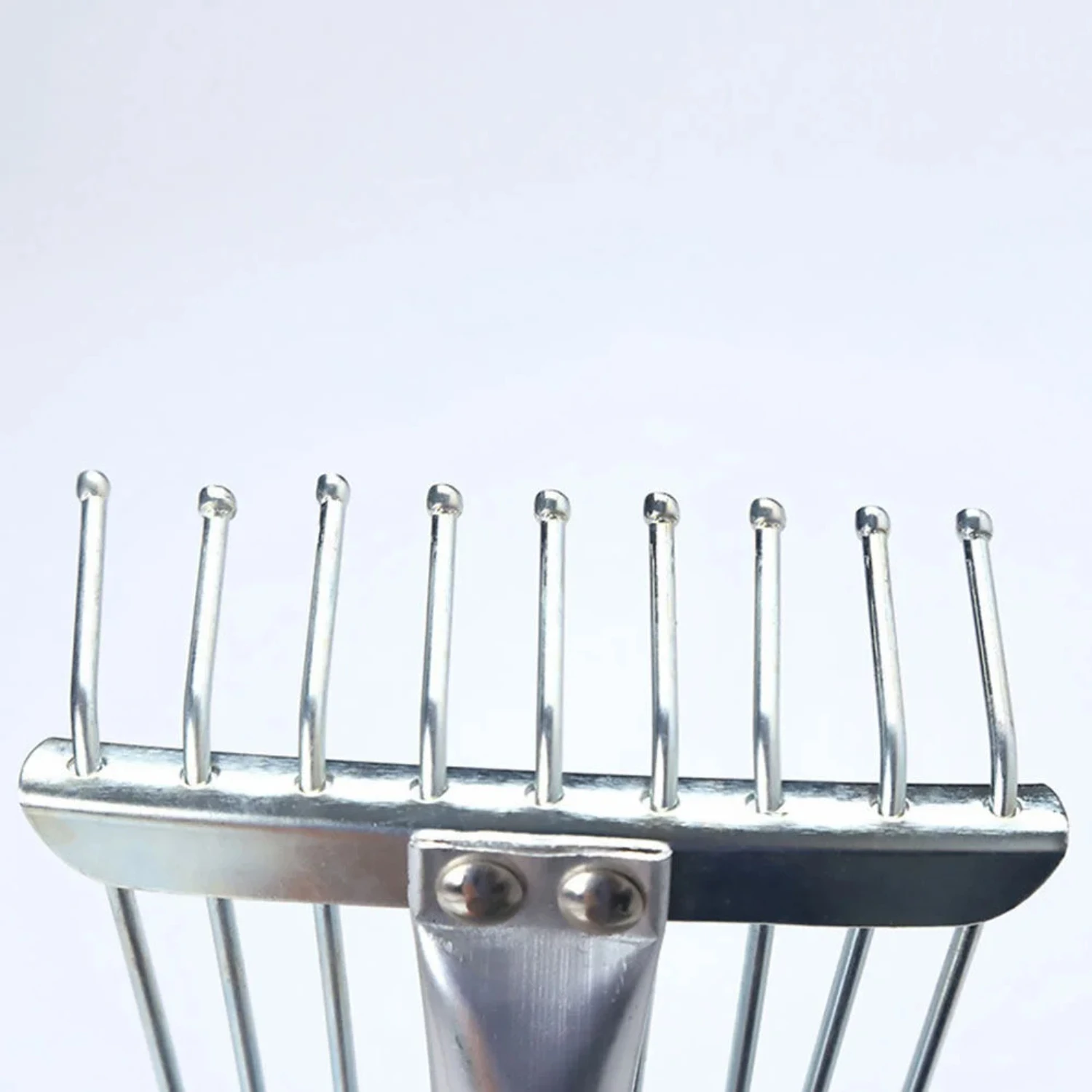 Speedy Retractable Metal Leaf Rake-Clear Leaves and Grass with Ease, Durable & Efficient for Neat Outdoor Space.