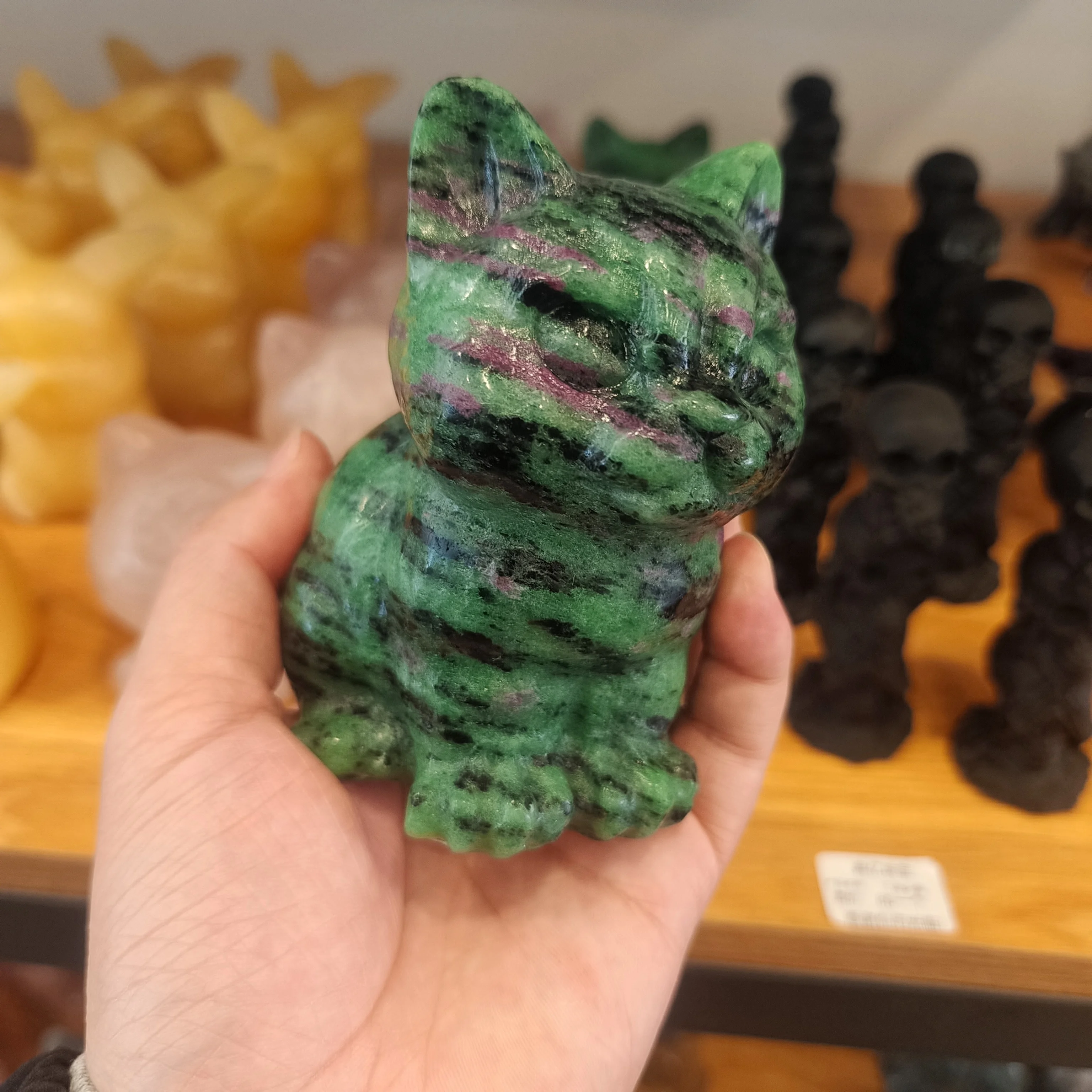 

Natural Red and Green Treasure Carving, Polished Cat Spirit, Meditation Stone, Home Decoration, Energy Healing, Home Decor