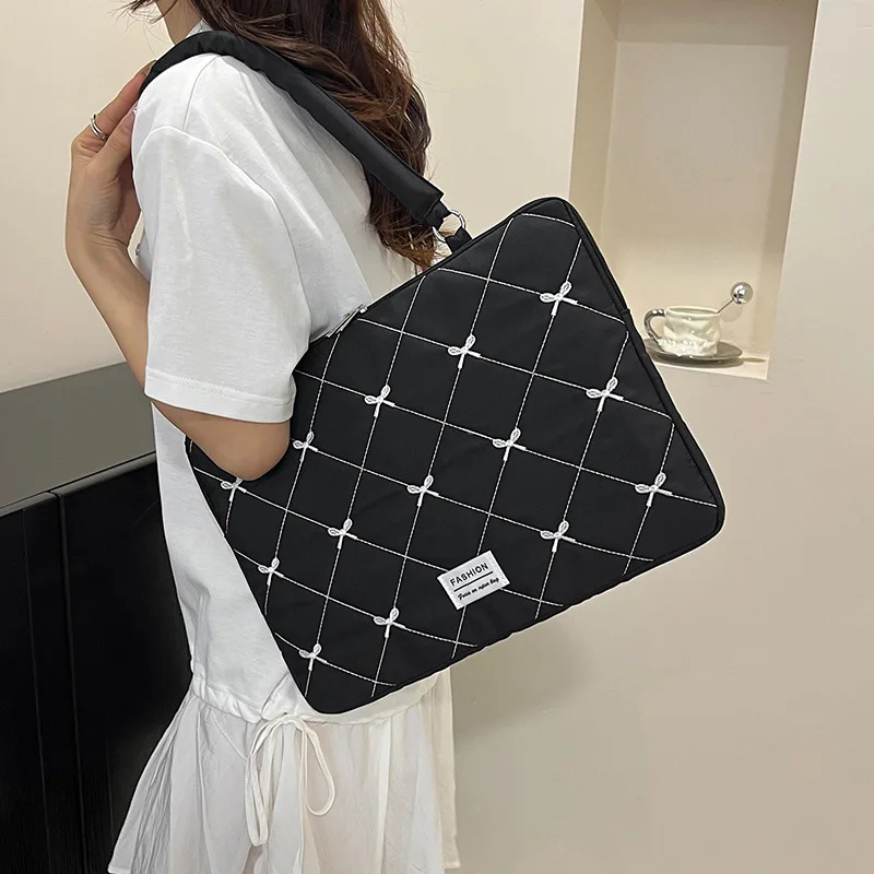 Chic Heart Design Protective Laptop and Tablet Sleeve with Storage Pouch