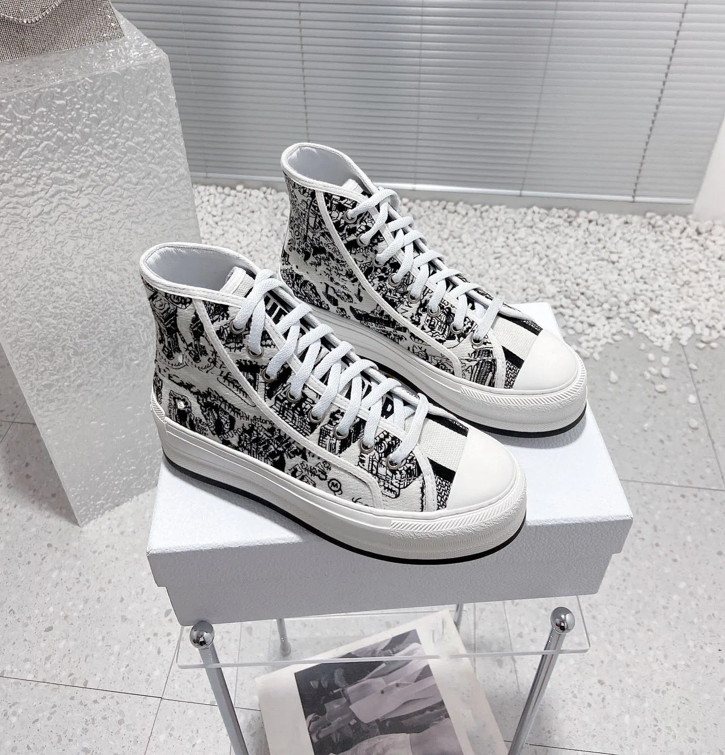 2024 Spring New Fashion Lace up Old Flower Embroidery Letter High Top Thick Bottom Canvas Shoes for Women