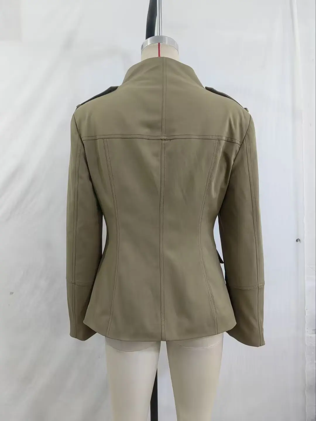 KONDALA Chic 2026 Damen Frühling Büro-Blazer in Khaki, Einreihig, Schmal Geschnitten, mit Taschen, Eleganter Modischer Damenblazer – Detail 4