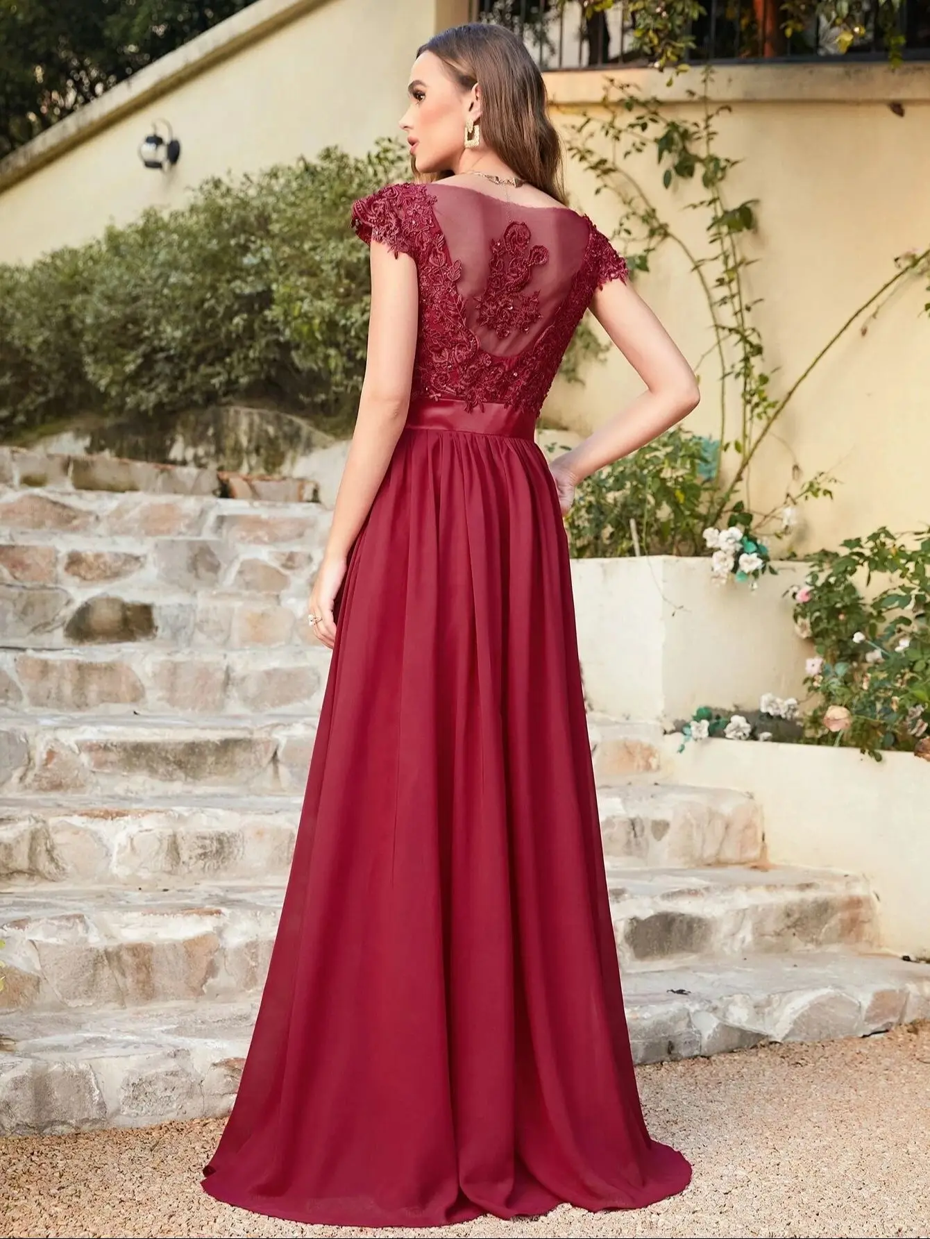 2024 Burgundy Bridesmaid Dresses Elegant Long Beading Pearls Bodice Chiffon  V Neck A Line Maxi Gown Wedding Party  Gowns