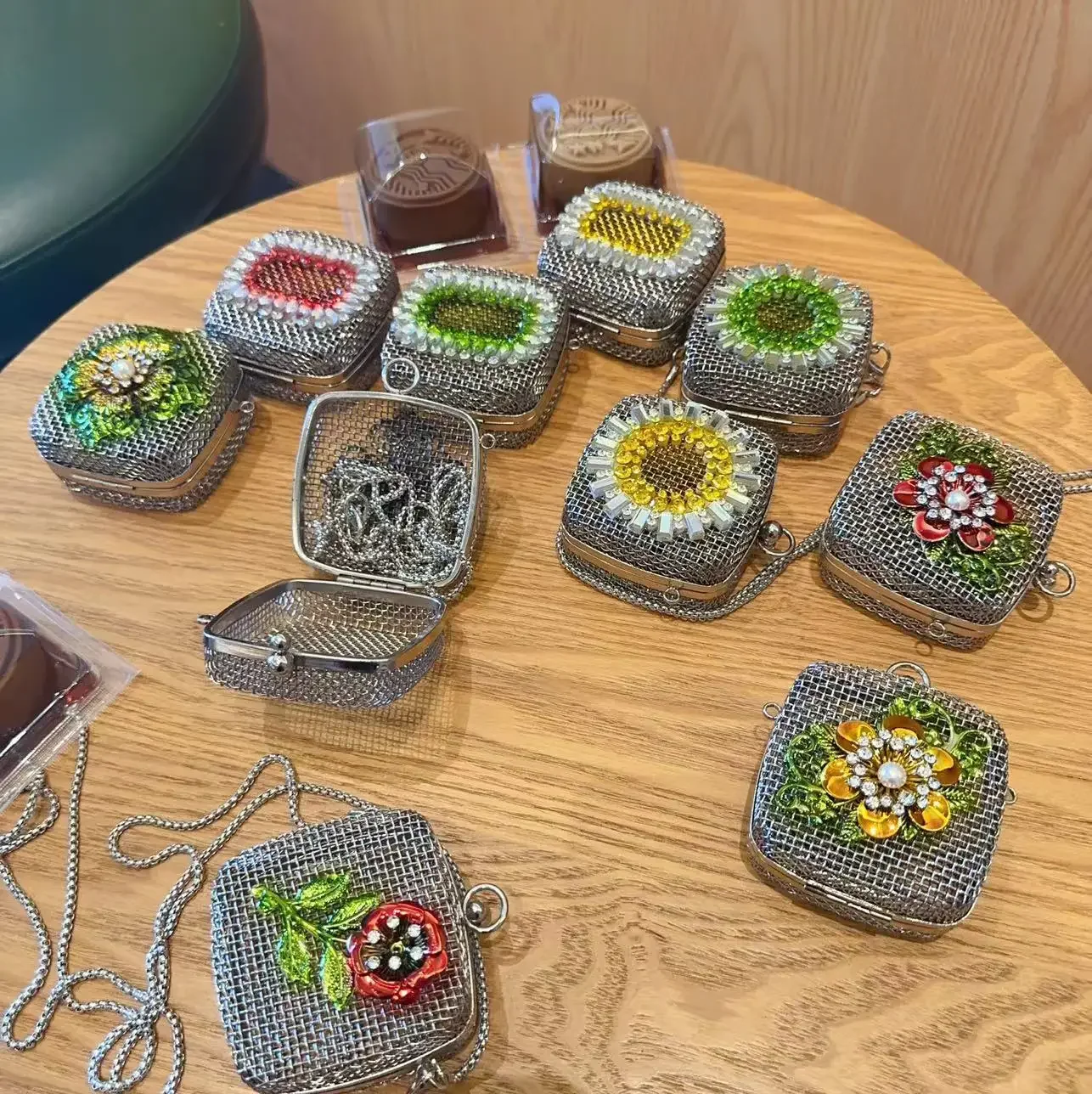 

Сумки для женщин 2023 индивидуальная мини железная коробка модная сумка через плечо с цепочкой для женщин модные повседневные Простые мини-сумки