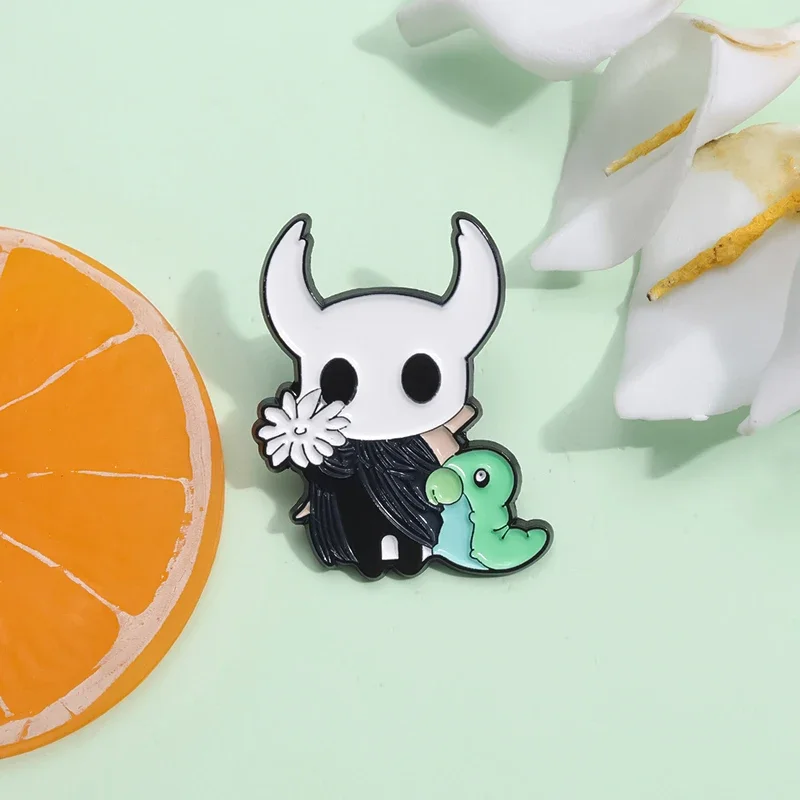 Hollow Knight Enamel Brooch - Character Detail 2