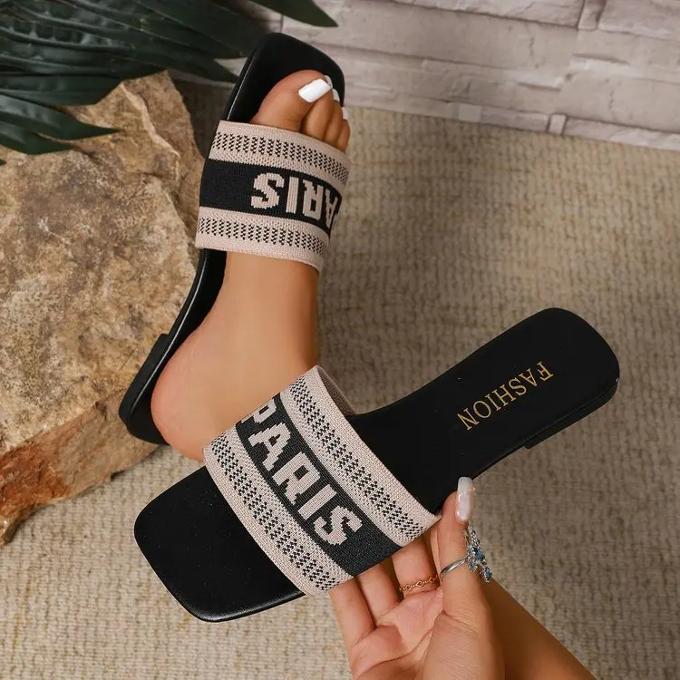 Modische Bunte Slipper mit Buchstabenmuster für Damen in Übergrößen, Leichte Quadratische Zehenpartie, Bequeme Weiche Sohle, Rutschfeste Pantoffeln – Detail 3