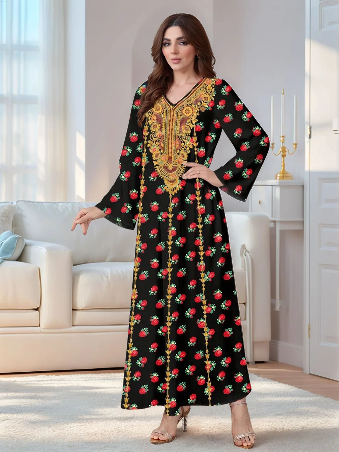 فستان طويل أسود بنقشة ورد مع تطريز ذهبي فاخر