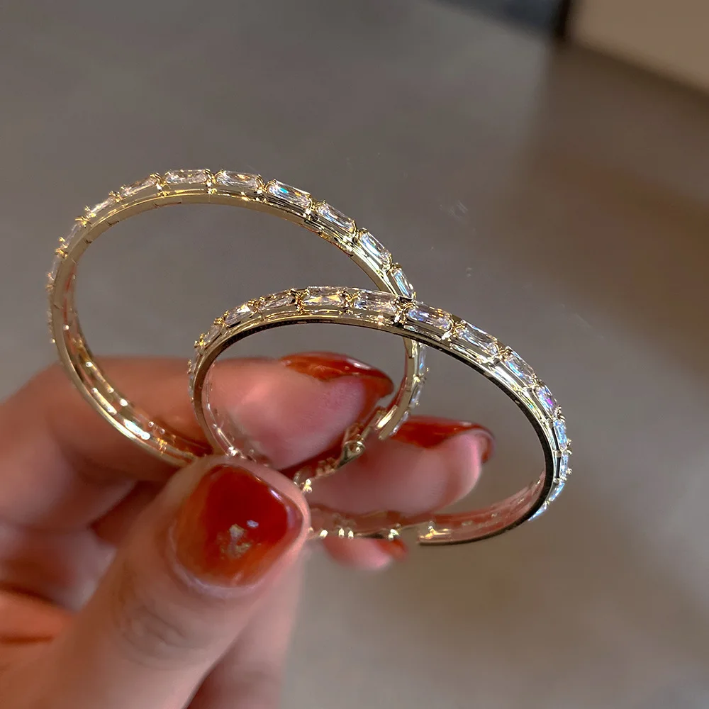 2023 New high-end earrings Women's earrings 925 sterling silver ear Needles Inlaid with 5A zircon Electroplated 24K gold jewelry