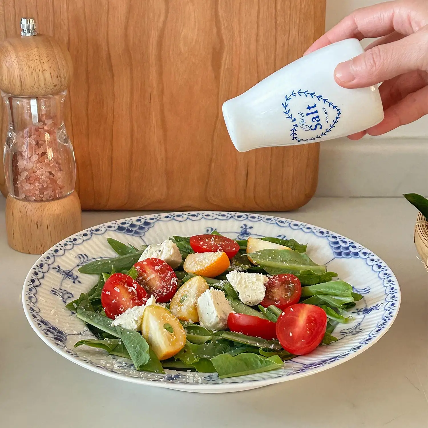 Description Picture 5 of itemFrench Medieval Ins Home Ceramic Salt and Pepper Shakers with Extra Lids Desktop Small Seasoning Bottle Toothpick Box