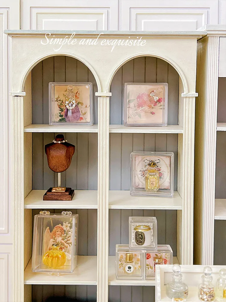 Libreria in miniatura per casa delle bambole in bianco