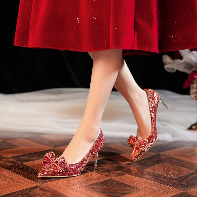 2025 Nuevos zapatos de boda rojos para mujer, tacón fino - Main Image