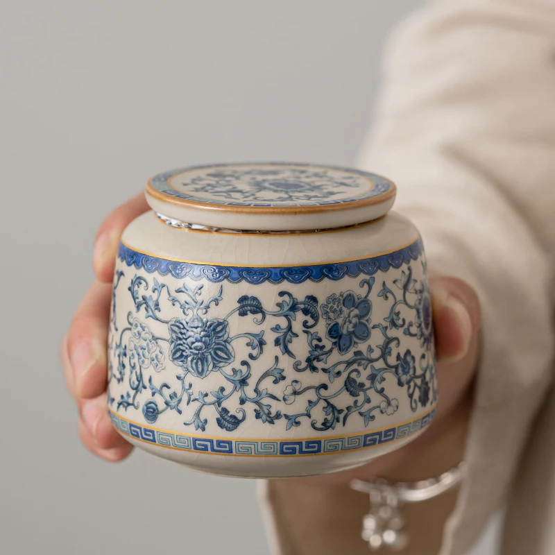 Ceramic storage jar Blue and white porcelain candy jar for home decoration