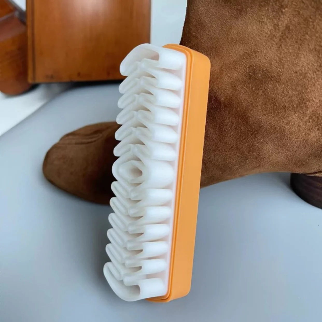 Description Picture 5 of itemA White Rubber Shoe Brush Suitable For Suede And Nubuck Leather Cleaning Tool Used For Boots And Bags An Effective Household Cle