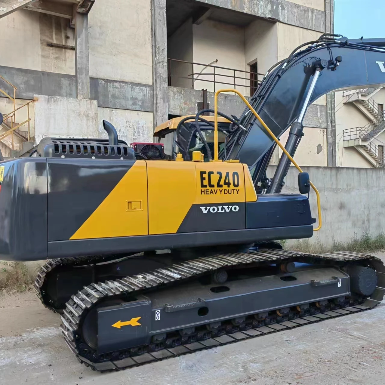 Б/у экскаватор Volvo EC240 горячая