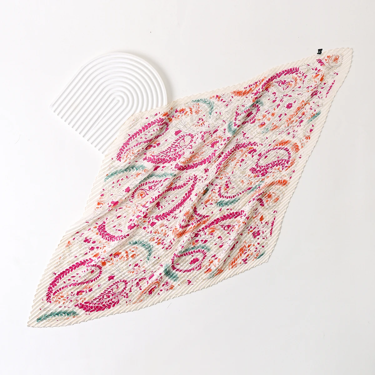 2025 Four Seasons New 70cm Silk Pleated Scarf Paisley Small Scarves Square Scarf Satin Neckerchief Decorative Headscarf Bandana