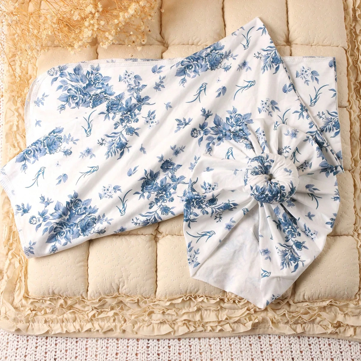 BONNET BEBE chignon bleue