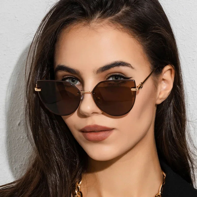 

New Ladies Large Frame Cat-eye Sunglasses Europe and The United States Trend Gradual Color Shades Metal Glasses Men