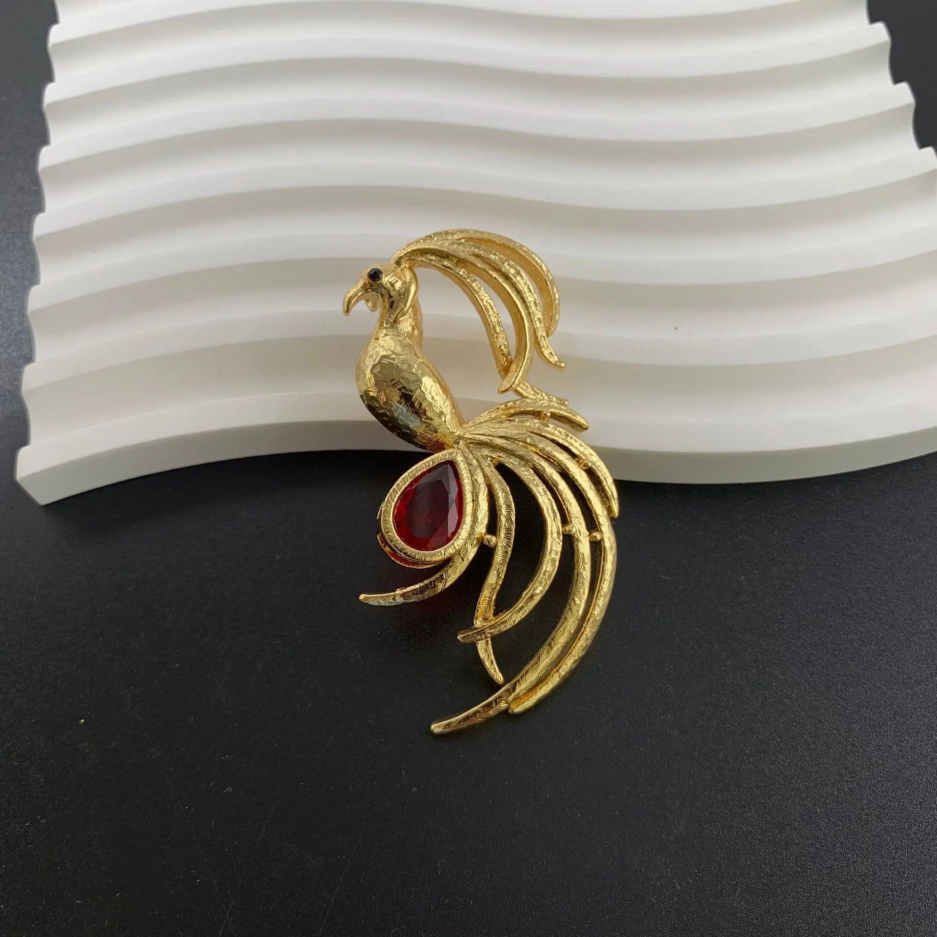 Zircon brooch for bird of paradise and phoenix chicken