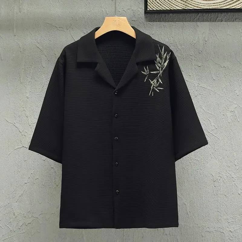 Рисунок 3 - Мужская рубашка и шорты с вышивкой