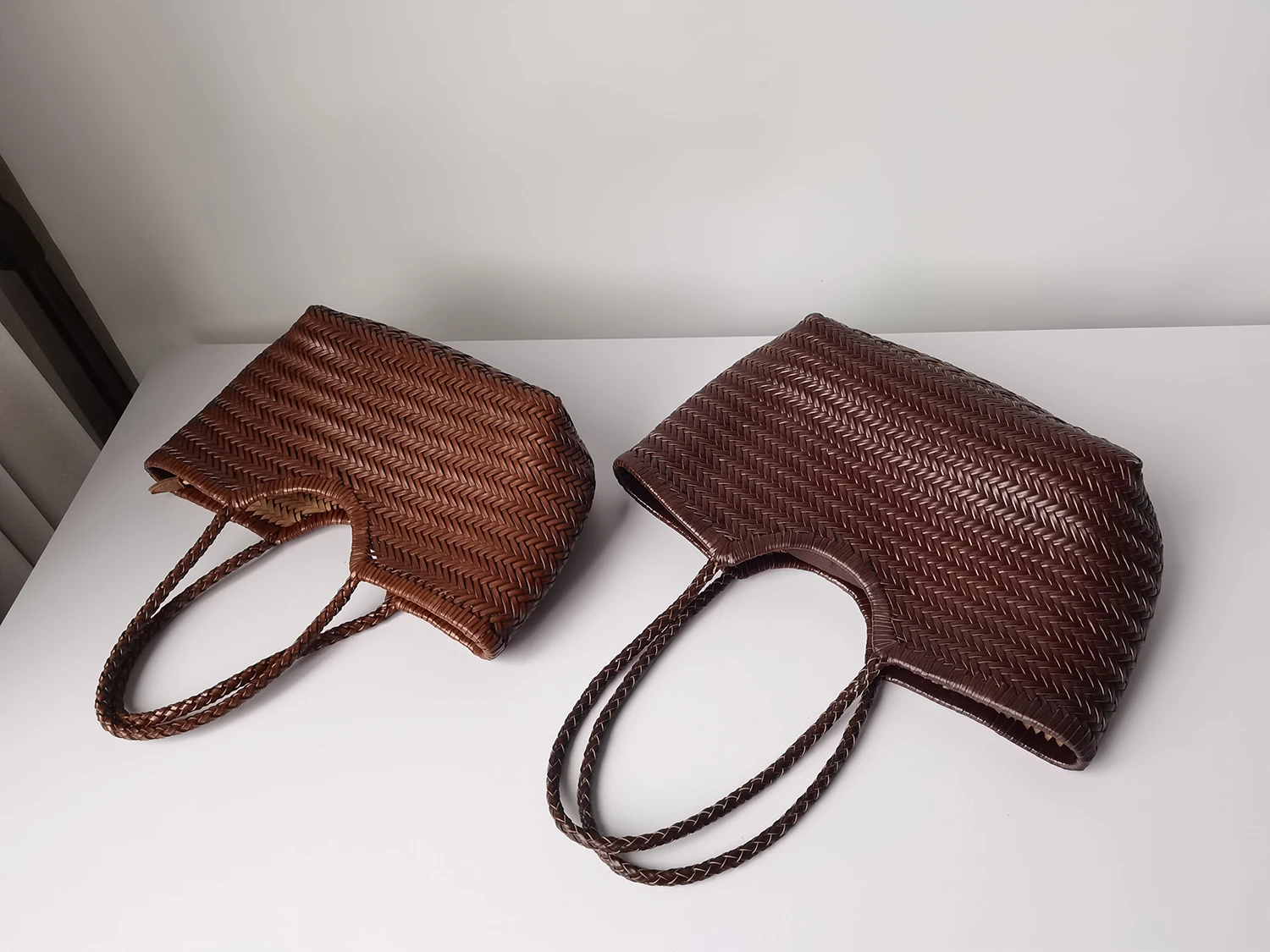 Handgefertigte Doppelschichtige Echtleder Geflochtene Tragetasche Große Kapazität Reisestil Umhängetasche für Frauen Neues Vintage-Korbdesign – Detail 18