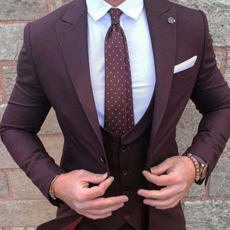 

2024 Burgundy Elegant Men Suit Smart Casual Peak Lapel Slim Fit Blazers Hombre Business High Quality Custom 3 Piece Set Costume
