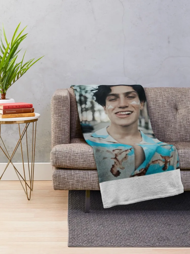 Рисунок 2 - Декоративное диванное одеяло lil