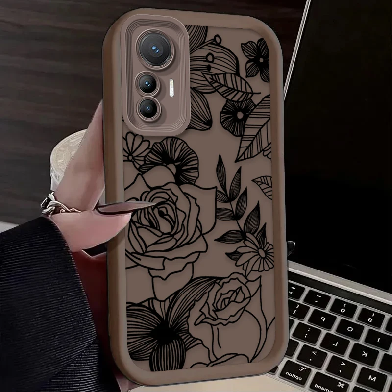 Retro Black Flower Phone Case - Elegant Protective Cover