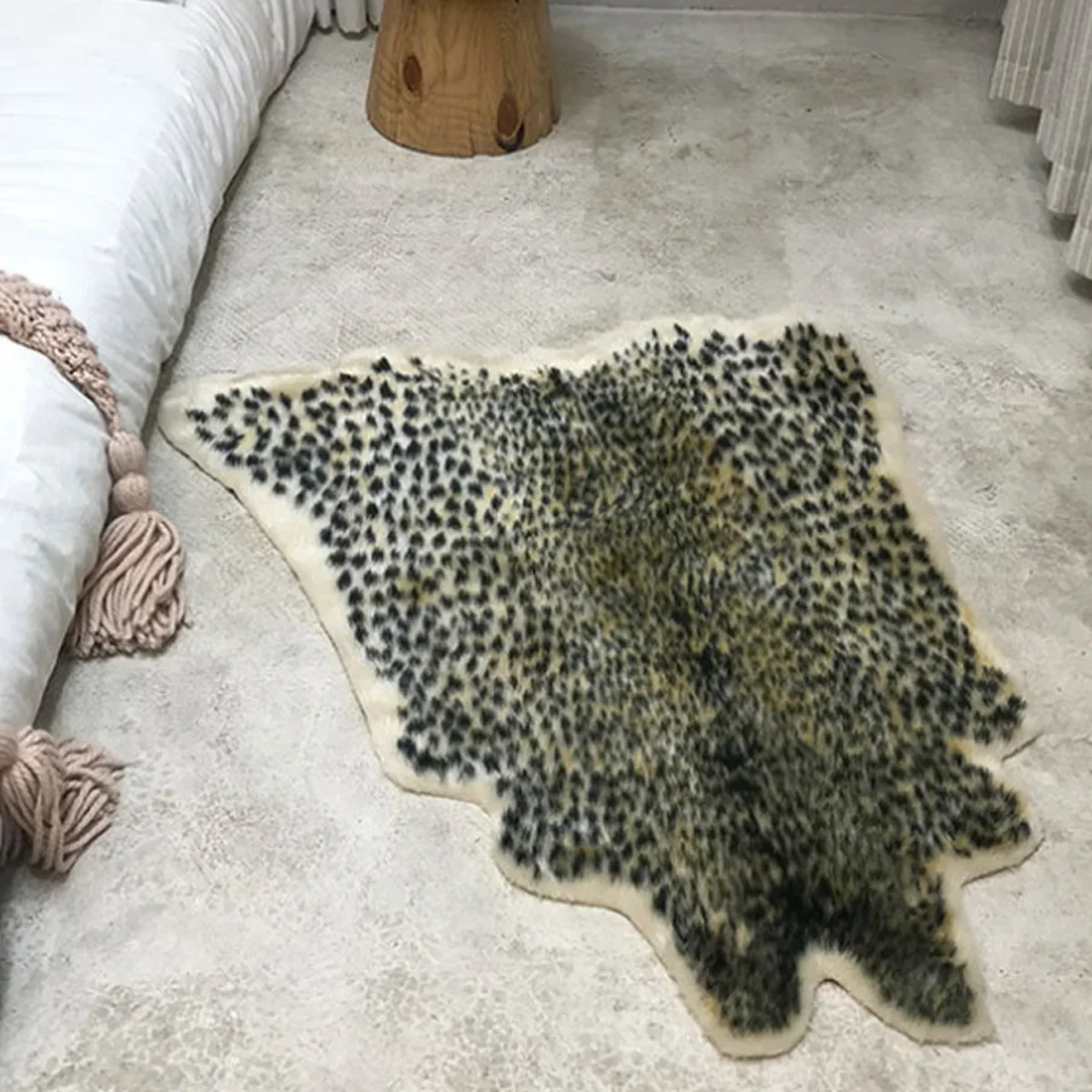 Shaggy Rugs Leopard Print Rug Faux Cowhide Skin Carpet Anti-slip Animal Printed Furry Area Rug for Living Room Decor 90x110cm
